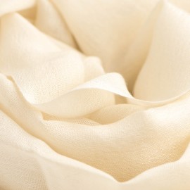Off-white pashmina shawl in cashmere and silk