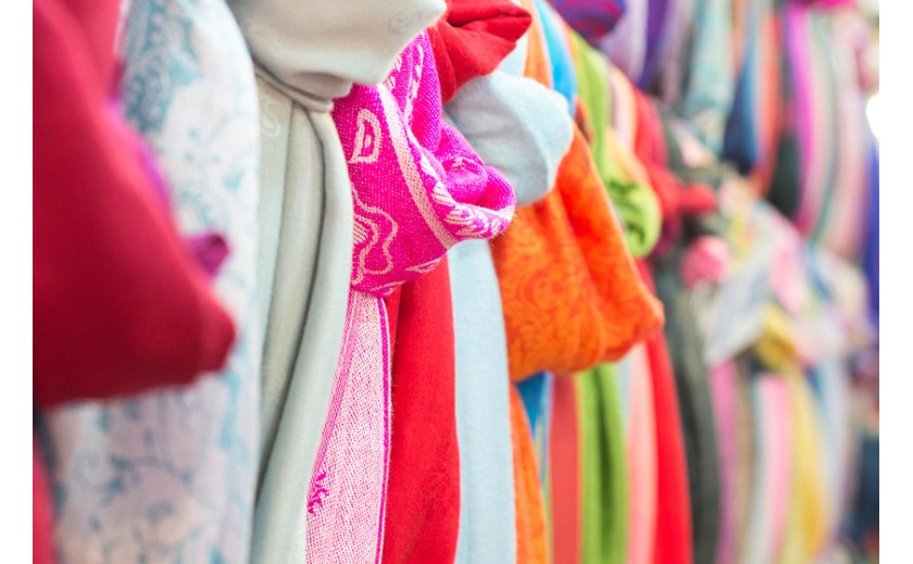 Buying pashmina scarves in Nepal